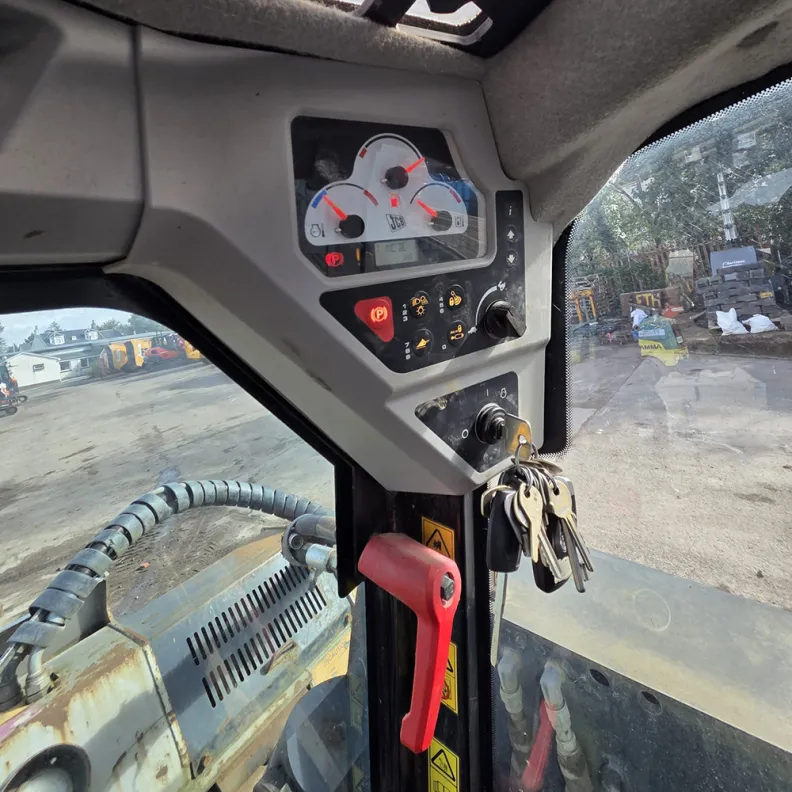 2016 JCB 300T Tracked Skid Steer – Supplied with Stone Crusher Attachment